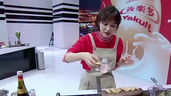 【听美2菜谱】  同款甜品——“酸甜苦辣小心肝”教程来啦! 苹果派和鸭肝的创意结合,口感丰